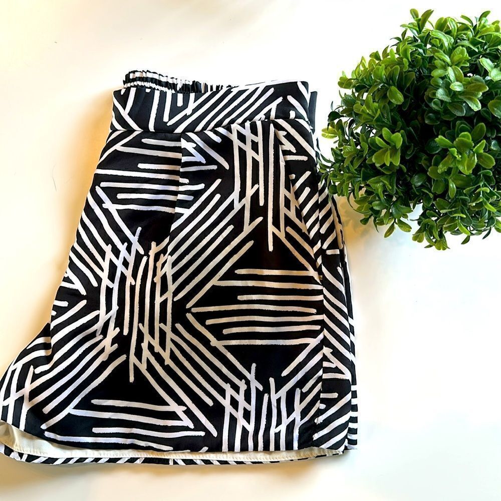 Askari Silky Geometric Dress Shorts